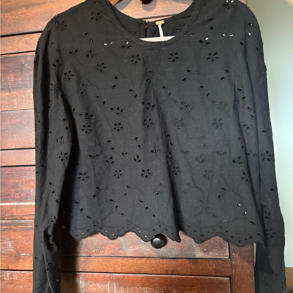 Free People Black Eyelet Long-Sleeve NWOT Medium - Button Back BUNDLE DISCOUNT